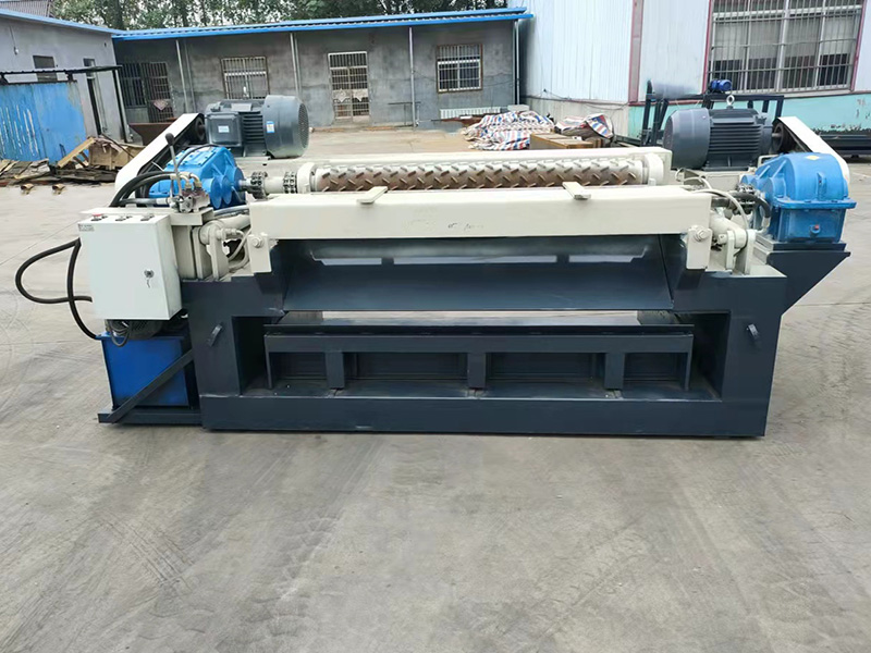 Veneer peeling machine